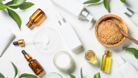 DIY Cosmetics: Beauty Products with Natural Ingredients